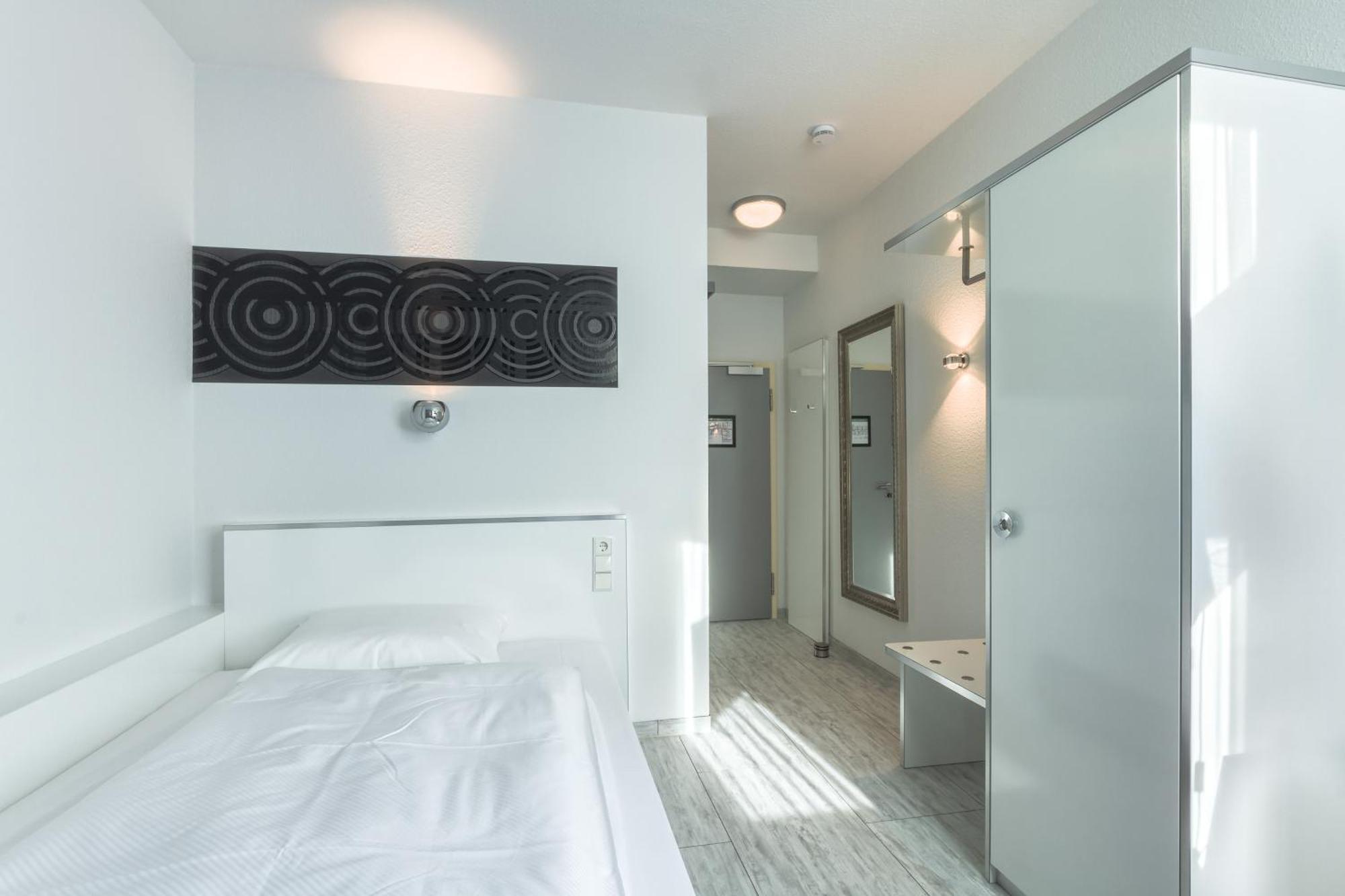 Hotel L'Adresse Garni Heusweiler Zimmer foto