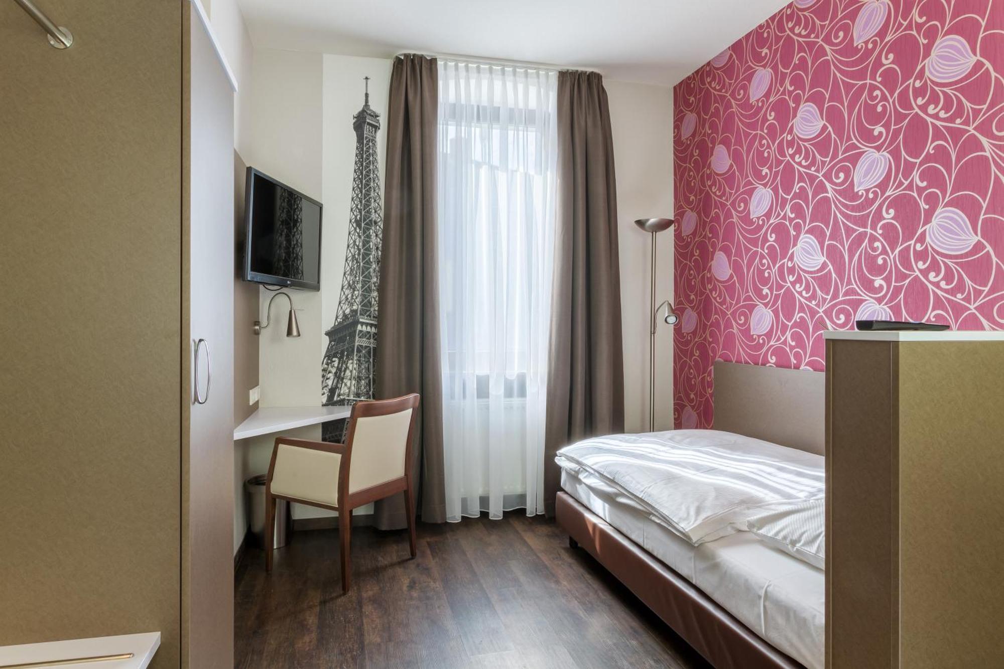 Hotel L'Adresse Garni Heusweiler Zimmer foto